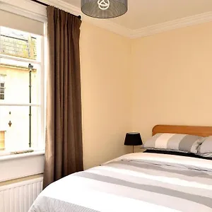 Apartment **spotless, Bright 2 Double Bed, Period Features** 