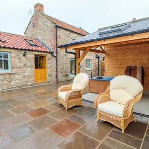Holiday home The Dove Cote